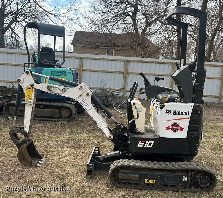 image for item DQ6343 2019 Bobcat E10 mini excavator