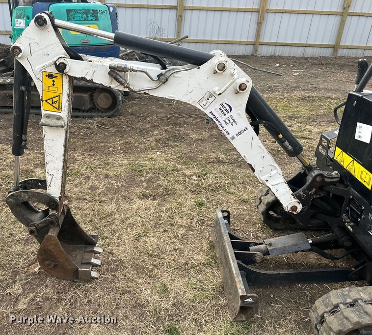 image for item DQ6343 2019 Bobcat E10 mini excavator