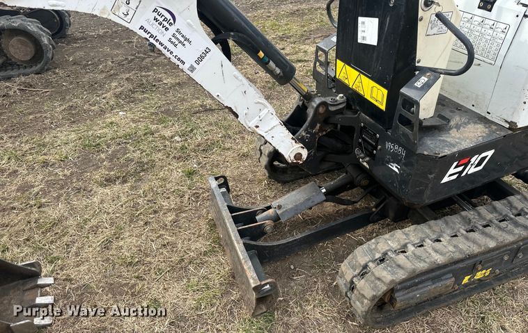 image for item DQ6343 2019 Bobcat E10 mini excavator