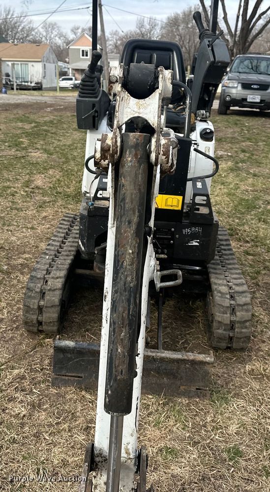 image for item DQ6343 2019 Bobcat E10 mini excavator