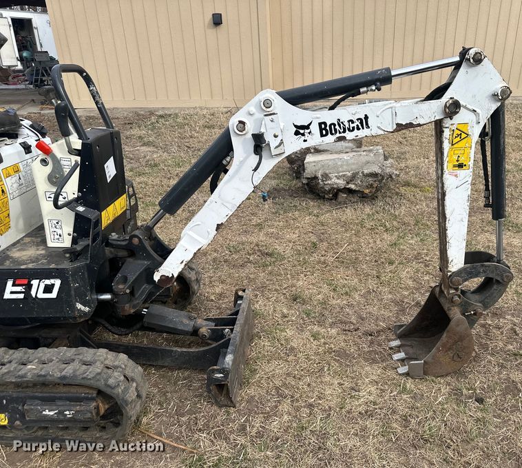 image for item DQ6343 2019 Bobcat E10 mini excavator