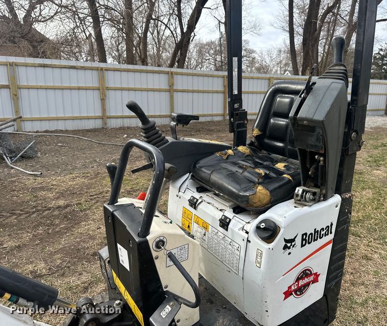image for item DQ6343 2019 Bobcat E10 mini excavator
