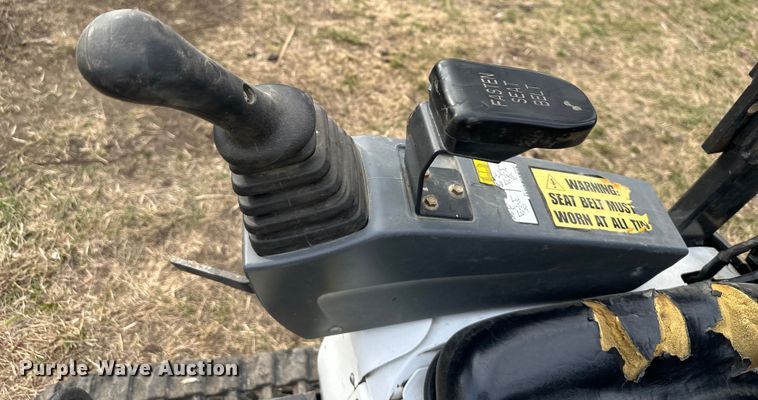 image for item DQ6343 2019 Bobcat E10 mini excavator