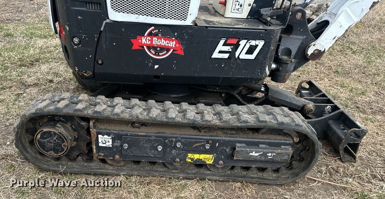 image for item DQ6343 2019 Bobcat E10 mini excavator