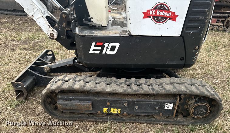 image for item DQ6343 2019 Bobcat E10 mini excavator