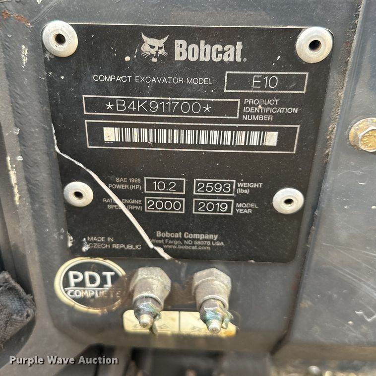 image for item DQ6343 2019 Bobcat E10 mini excavator