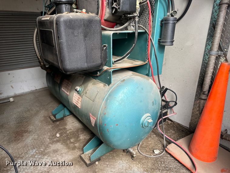 image for item DQ6348 2015 Lark concrete foam leveling trailer