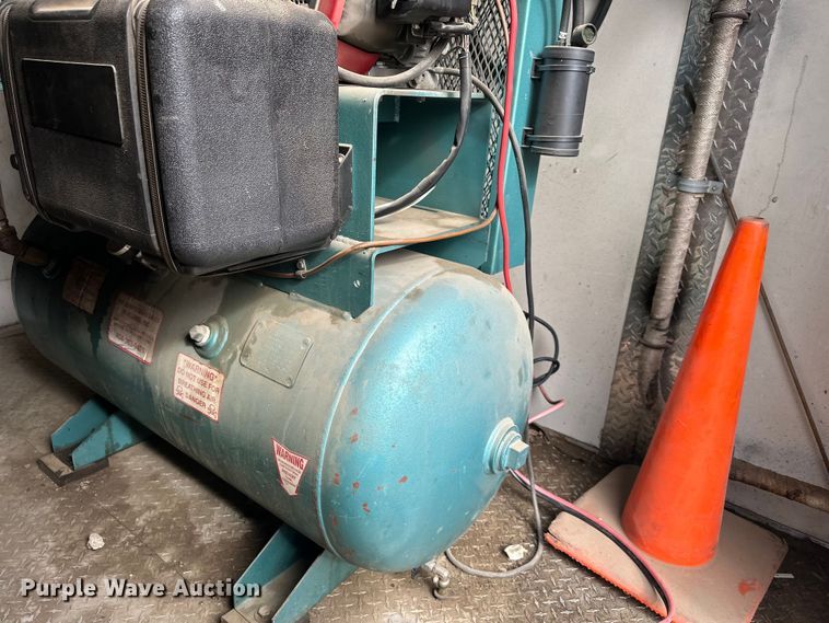 image for item DQ6348 2015 Lark concrete foam leveling trailer