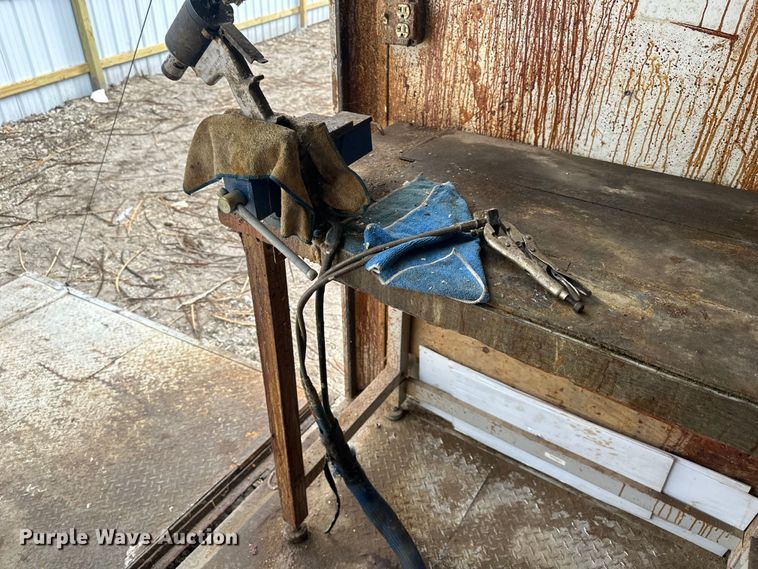 image for item DQ6348 2015 Lark concrete foam leveling trailer