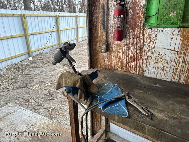 image for item DQ6348 2015 Lark concrete foam leveling trailer