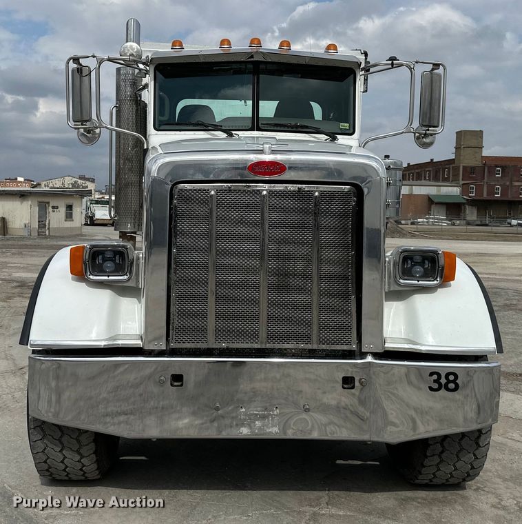 image for item DQ6360 2010 Peterbilt  365  dump truck