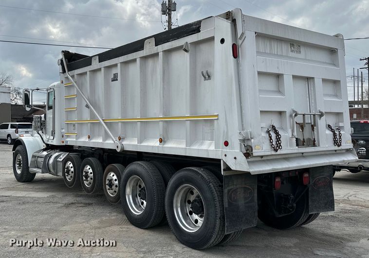 image for item DQ6360 2010 Peterbilt  365  dump truck
