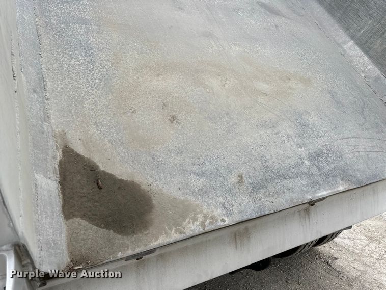 image for item DQ6360 2010 Peterbilt  365  dump truck