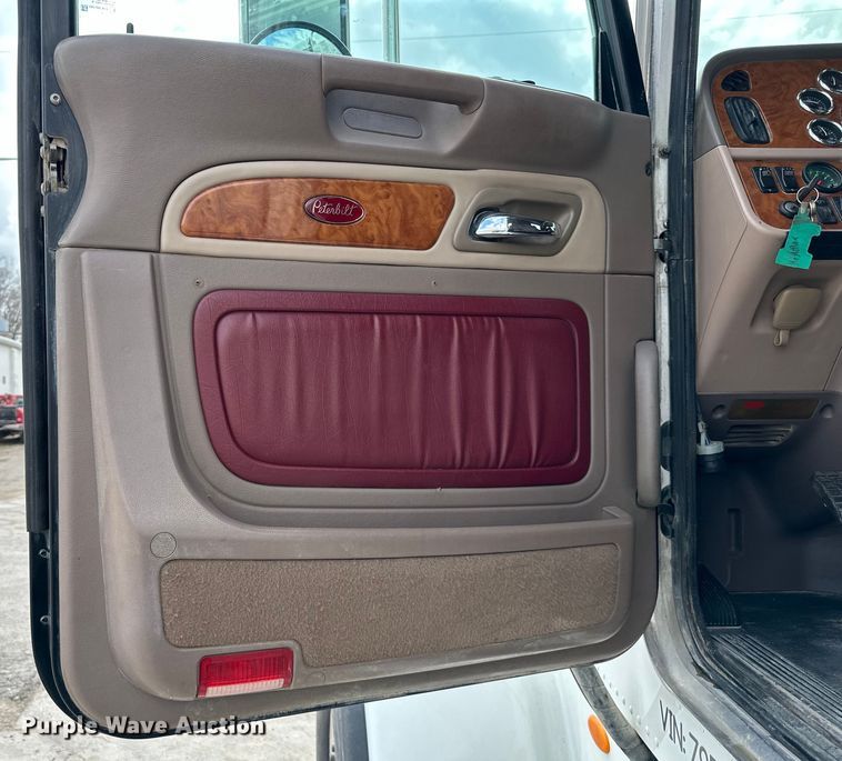 image for item DQ6360 2010 Peterbilt  365  dump truck