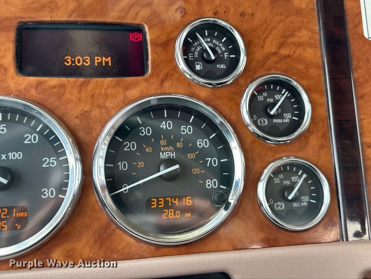 image for item DQ6360 2010 Peterbilt  365  dump truck