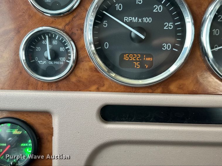 image for item DQ6360 2010 Peterbilt  365  dump truck