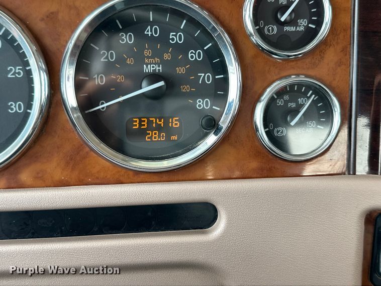 image for item DQ6360 2010 Peterbilt  365  dump truck