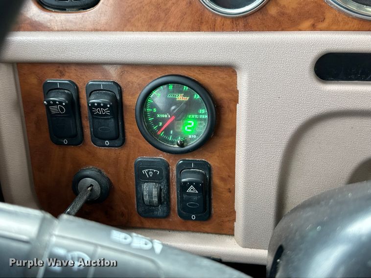 image for item DQ6360 2010 Peterbilt  365  dump truck