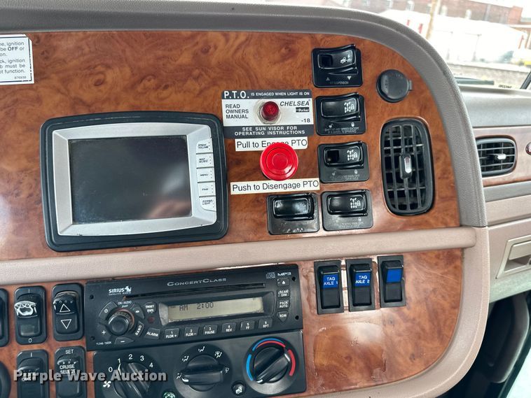 image for item DQ6360 2010 Peterbilt  365  dump truck