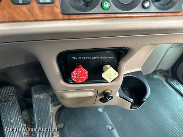 image for item DQ6360 2010 Peterbilt  365  dump truck