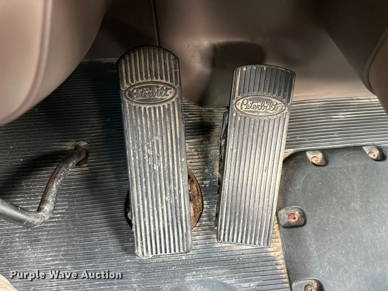 image for item DQ6360 2010 Peterbilt  365  dump truck