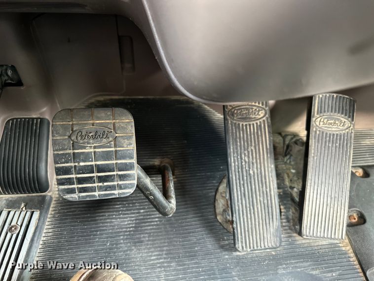 image for item DQ6360 2010 Peterbilt  365  dump truck