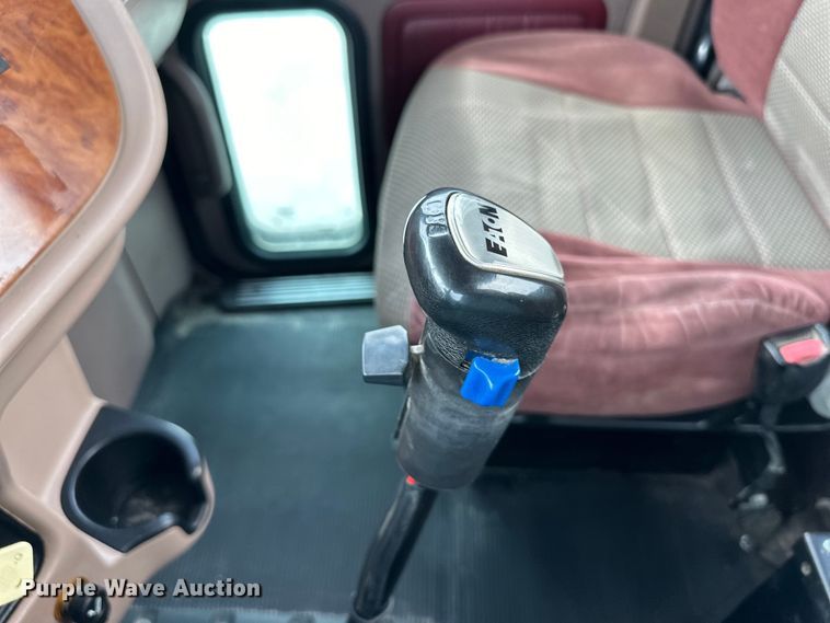 image for item DQ6360 2010 Peterbilt  365  dump truck