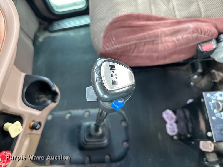 image for item DQ6360 2010 Peterbilt  365  dump truck