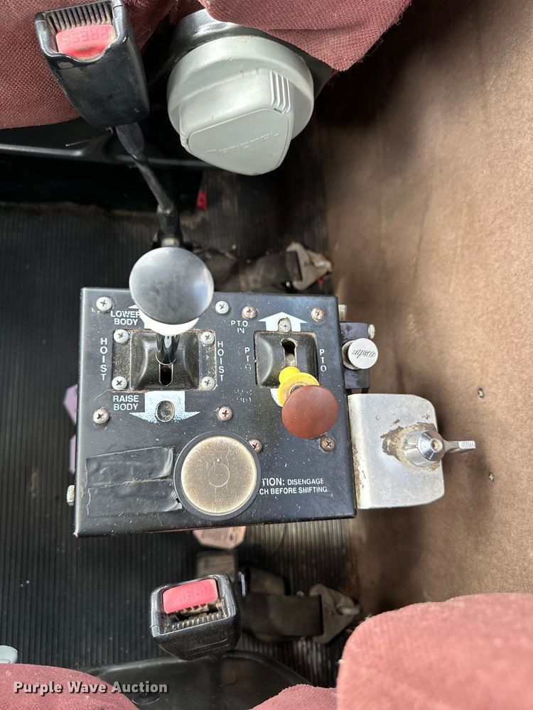 image for item DQ6360 2010 Peterbilt  365  dump truck