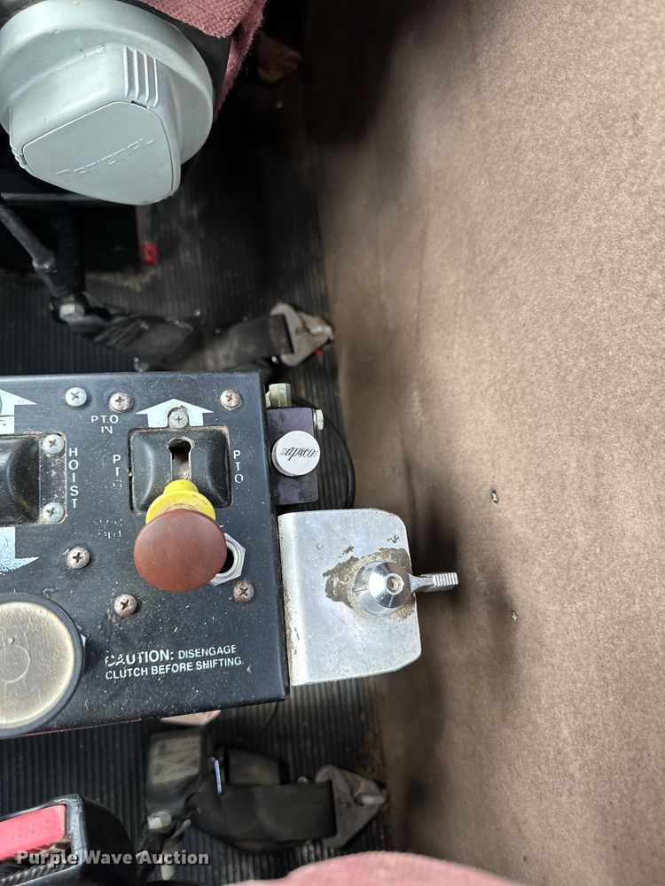 image for item DQ6360 2010 Peterbilt  365  dump truck