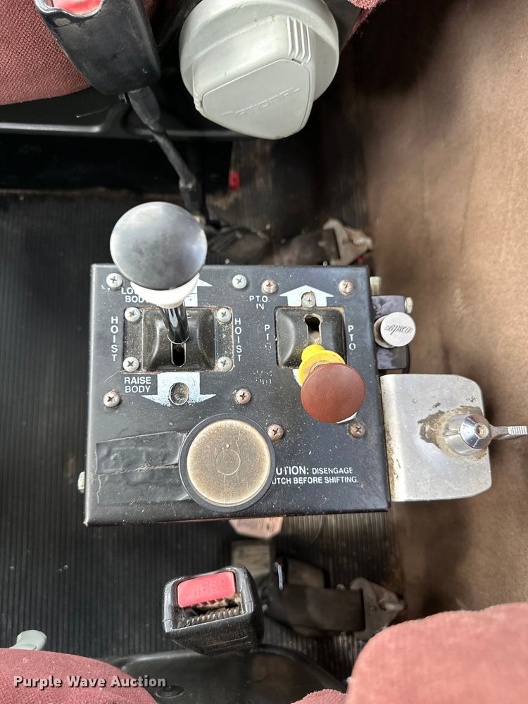 image for item DQ6360 2010 Peterbilt  365  dump truck