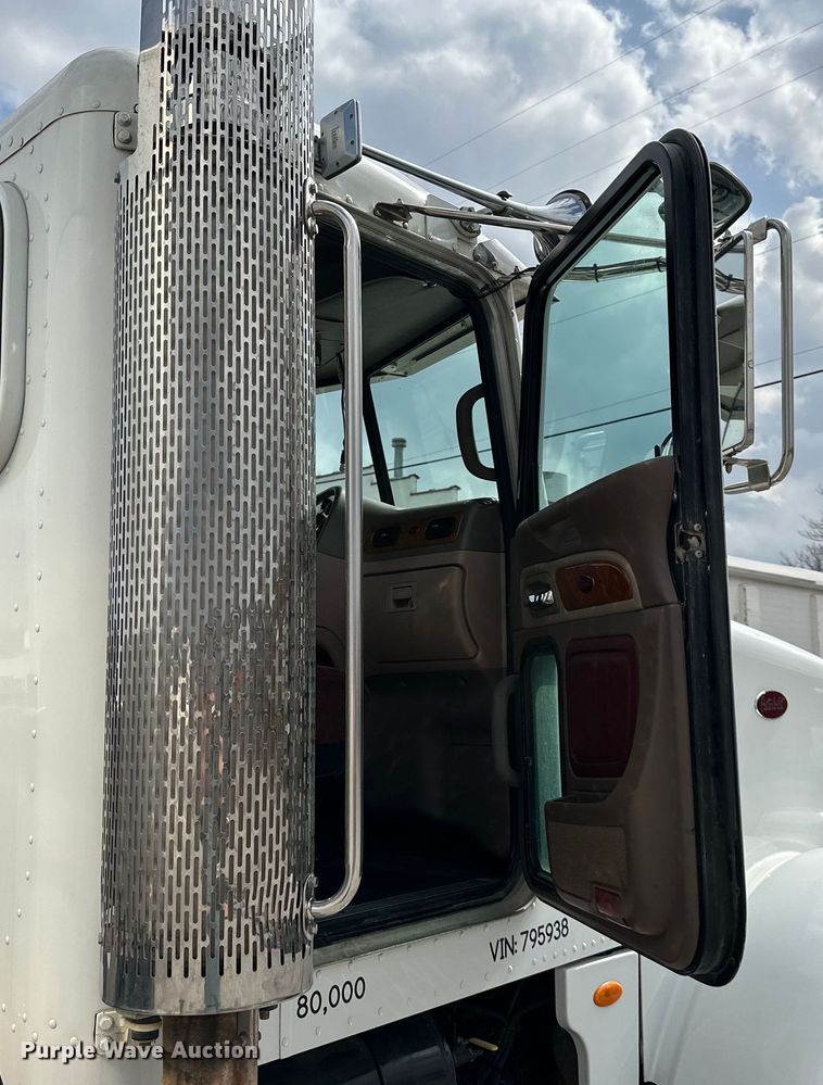 image for item DQ6360 2010 Peterbilt  365  dump truck