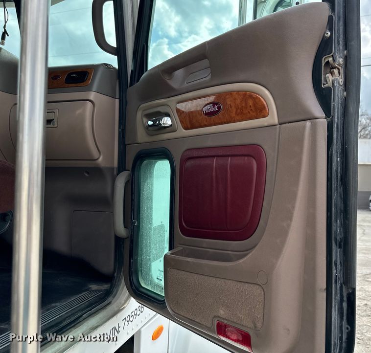 image for item DQ6360 2010 Peterbilt  365  dump truck