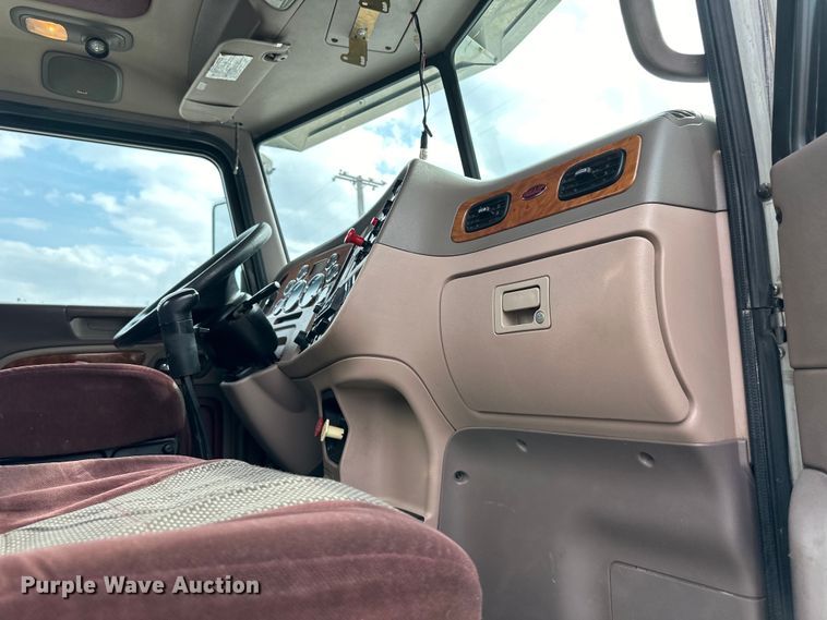 image for item DQ6360 2010 Peterbilt  365  dump truck