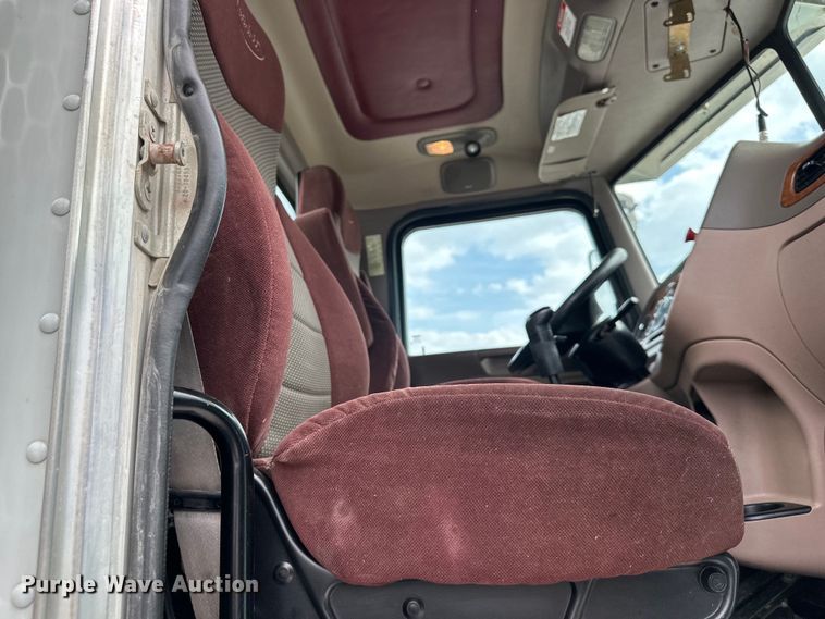 image for item DQ6360 2010 Peterbilt  365  dump truck