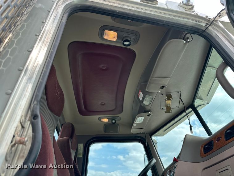 image for item DQ6360 2010 Peterbilt  365  dump truck