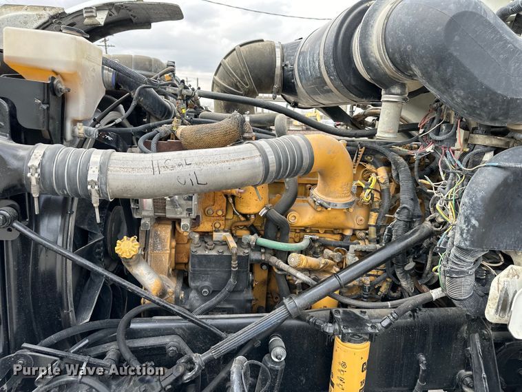 image for item DQ6360 2010 Peterbilt  365  dump truck