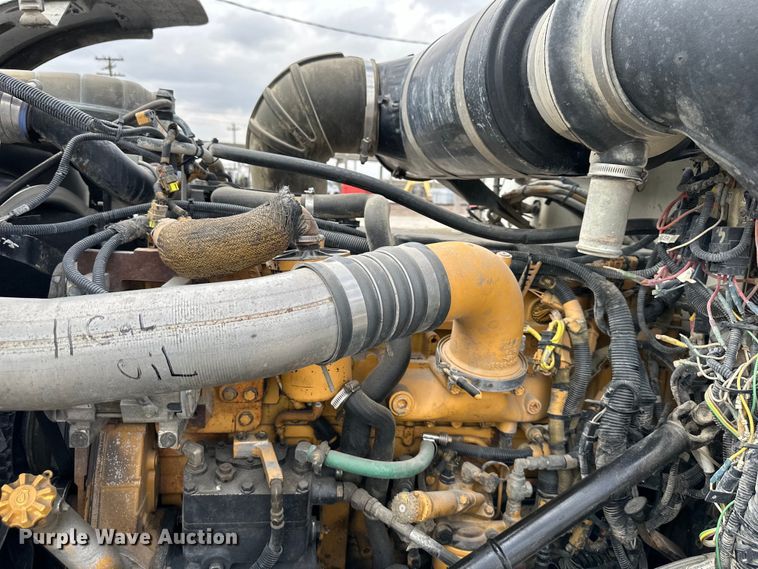 image for item DQ6360 2010 Peterbilt  365  dump truck