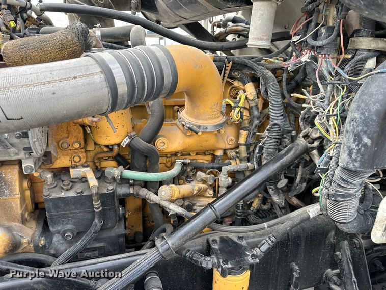 image for item DQ6360 2010 Peterbilt  365  dump truck