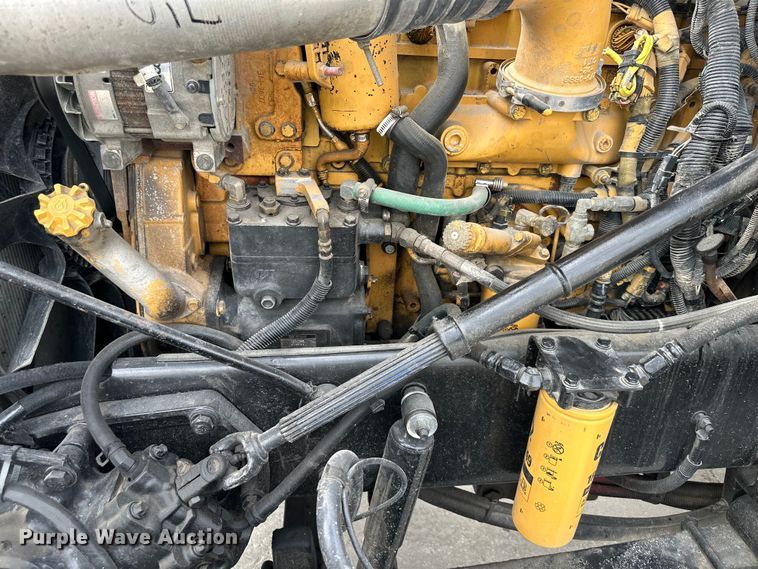 image for item DQ6360 2010 Peterbilt  365  dump truck