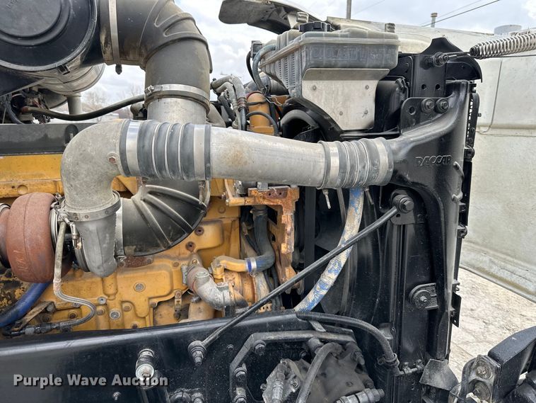 image for item DQ6360 2010 Peterbilt  365  dump truck