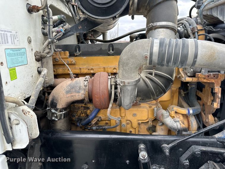 image for item DQ6360 2010 Peterbilt  365  dump truck