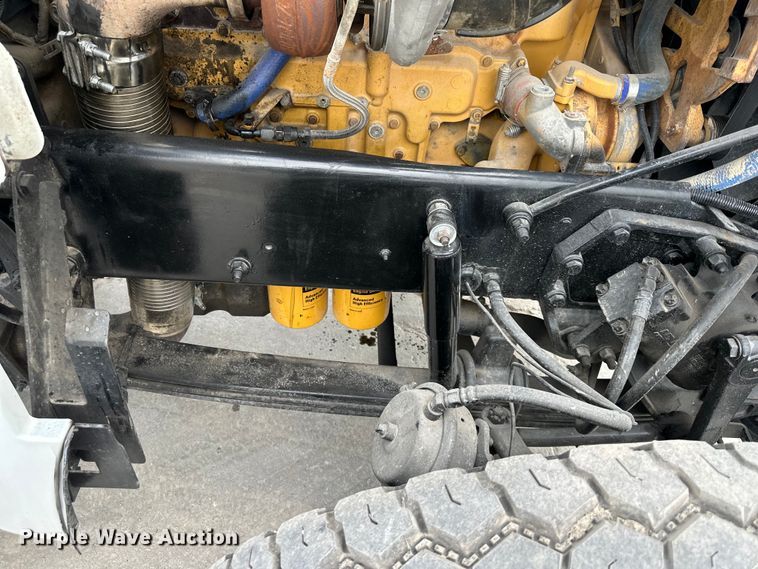 image for item DQ6360 2010 Peterbilt  365  dump truck