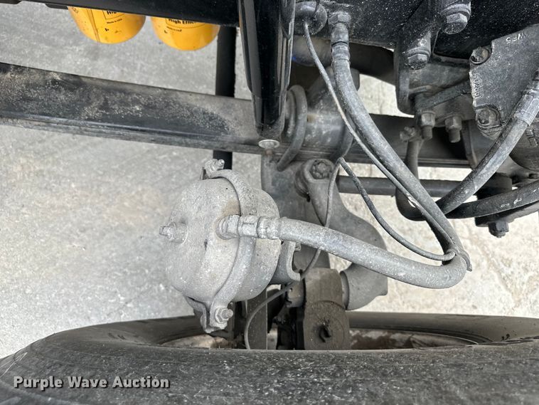 image for item DQ6360 2010 Peterbilt  365  dump truck