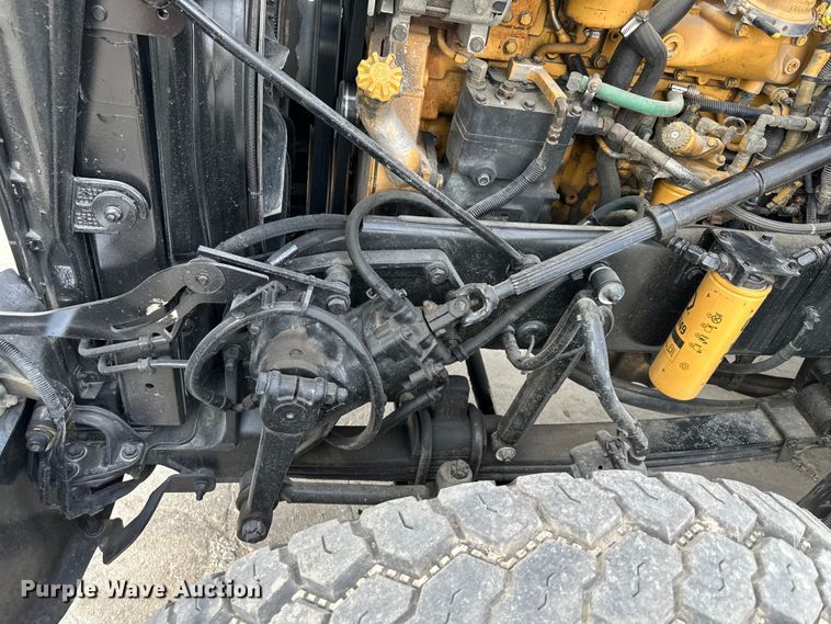 image for item DQ6360 2010 Peterbilt  365  dump truck