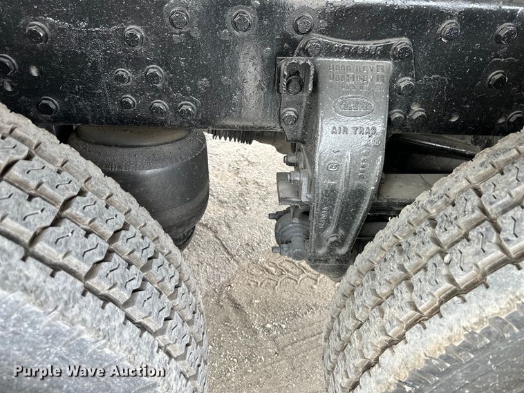 image for item DQ6360 2010 Peterbilt  365  dump truck