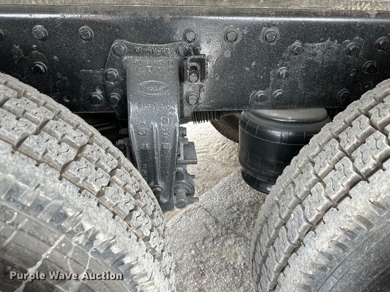 image for item DQ6360 2010 Peterbilt  365  dump truck