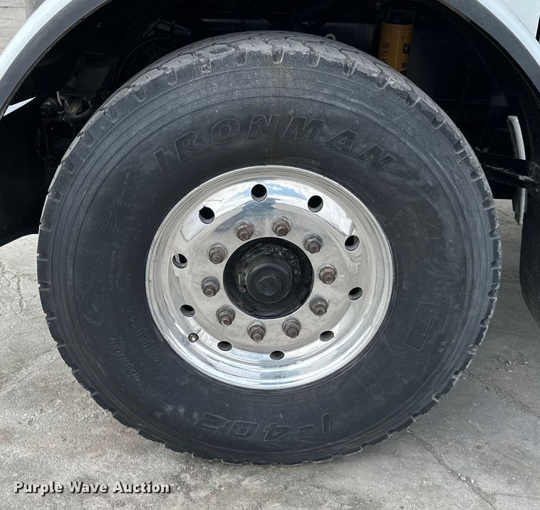 image for item DQ6360 2010 Peterbilt  365  dump truck