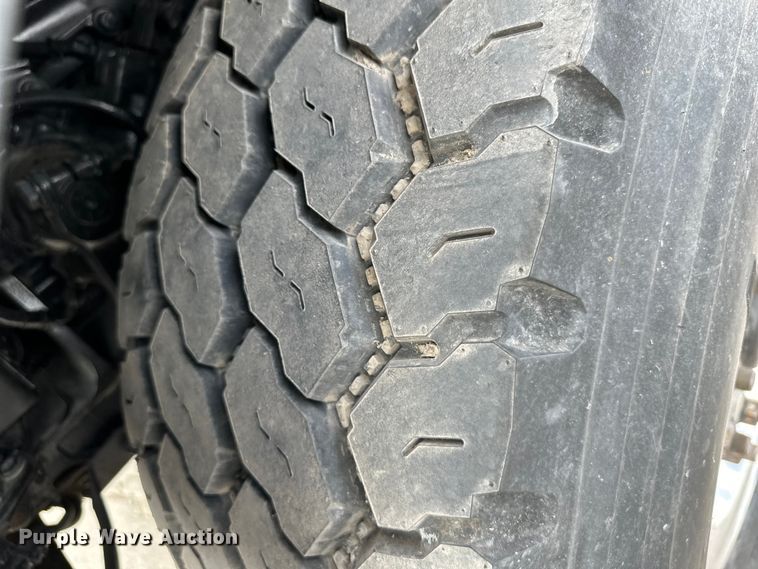 image for item DQ6360 2010 Peterbilt  365  dump truck