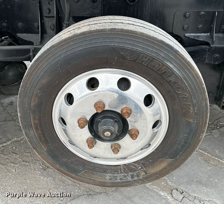 image for item DQ6360 2010 Peterbilt  365  dump truck